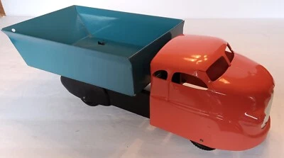 Camión de volteo Wyandotte de acero prensado Foto 1 de 4