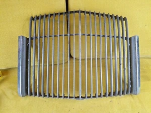1973 MERCURY COUGAR STANDARD XR7 CENTER GRILLE DECENT CHROME CRACKED - Picture 1 of 10