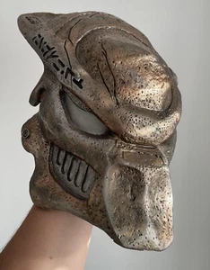 Predator 1:1 Scale Mask Fibreglass Wall Hanger Movie Merch Display Collectible - Picture 1 of 7