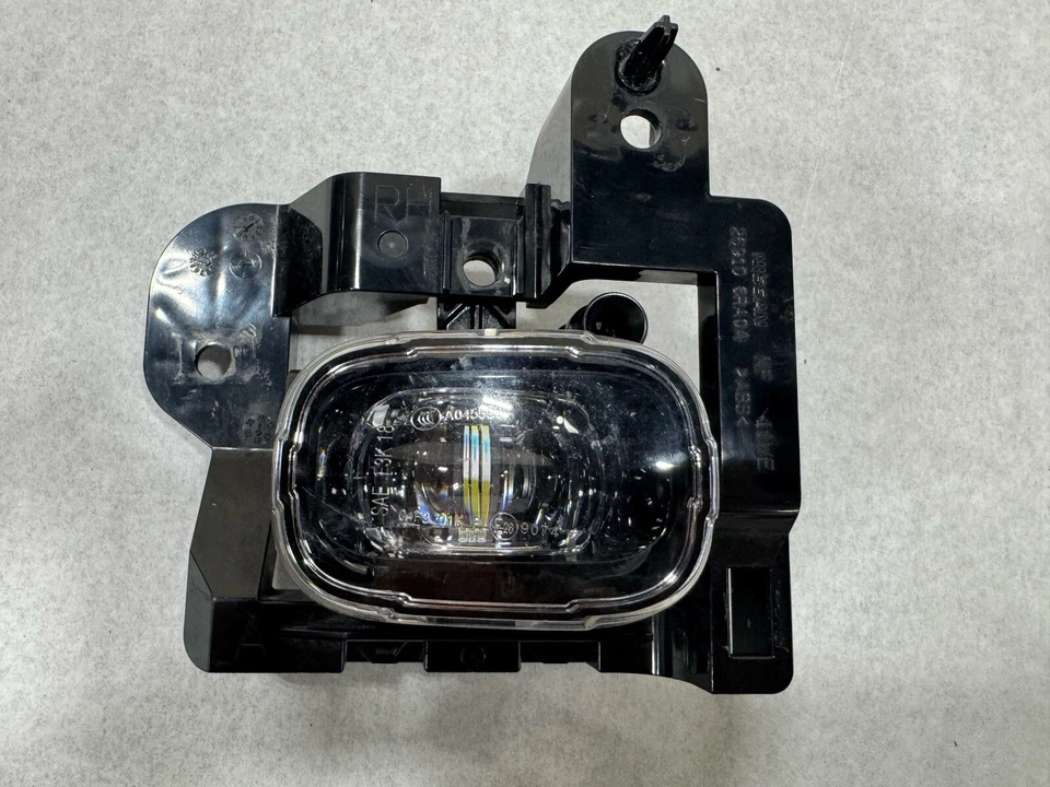 Nissan Rogue 2020 2021 2022 luz antiniebla pasajero derecho OEM B61R-5310 Foto 1 de 4