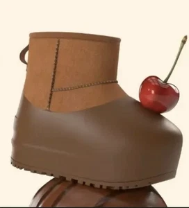 BOTAS UGG CLÁSICAS MINI BOMBEADAS MOLDEADAS GAMUZA CASTAÑO TODO GÉNERO TALLA US M10/W11 - Imagen 1 de 7