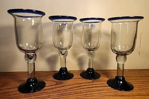 4er Set mundgeblasene Weingläser Kobaltblauer Rand und Sockel aus Mexiko 8" hoch - Bild 1 von 12