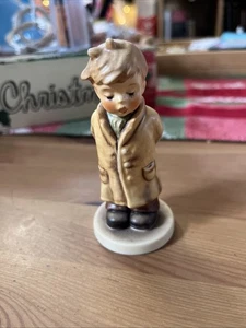 "TOO SHY TO SING" #845 Goebel Hummel Figur - Bild 1 von 7