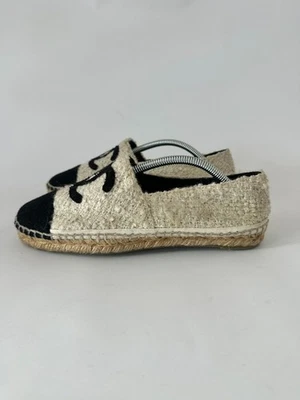 Sapatilhas Chanel Off-White/Preto Tecido CC Cap-Toe Alpargatas Tamanho 37 UE/EUA7 - Imagem 1 de 4