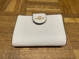 Coach Medium Corner Zip Wallet Crossgrain Leather Off-White/Gold 6390 New w/Tag - Picture 1 of 12