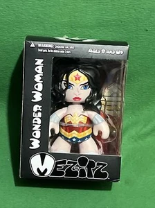 WONDER WOMAN MEZ-ITZ DC DESIGNER VINYL 6" MEZCO TOYZ - Picture 1 of 5