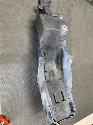 05-08 KAWASAKI NINJA ZZR600 TRASERO TRASERO TRASERO INFERIOR BATERÍA BANDEJA PLÁSTICO Foto 1 de 4