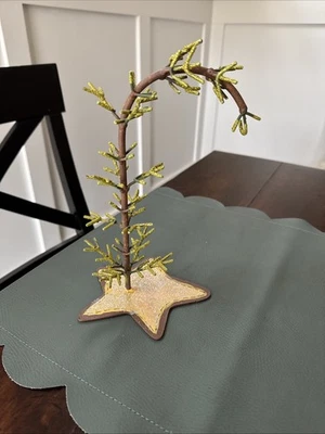 Árbol de Navidad Charlie Brown de mesa de metal Foto 1 de 4