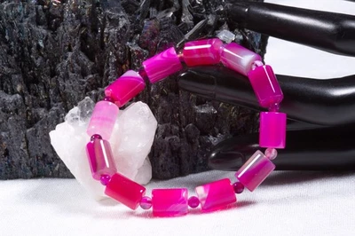 Edelstein Armband aus Fuchsia Streifenachat  | Zylinder Armband - Bild 1 von 2