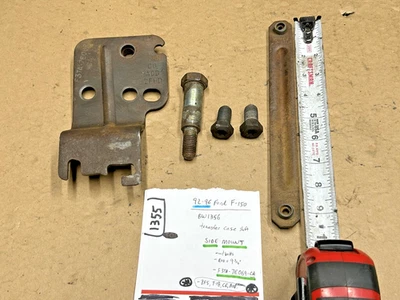 Ford F-150 92-96 - Caja de transferencia palanca de cambios montaje lateral 4x4 F3TA7E069CA - Perno de varilla Foto 1 de 4