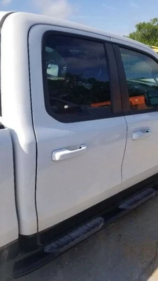 19 DODGE RAM 1500 REBEL NEW BODY DOOR REAR RIGHT PASSENGER WHITE QUAD CAB  Foto 1 de 4