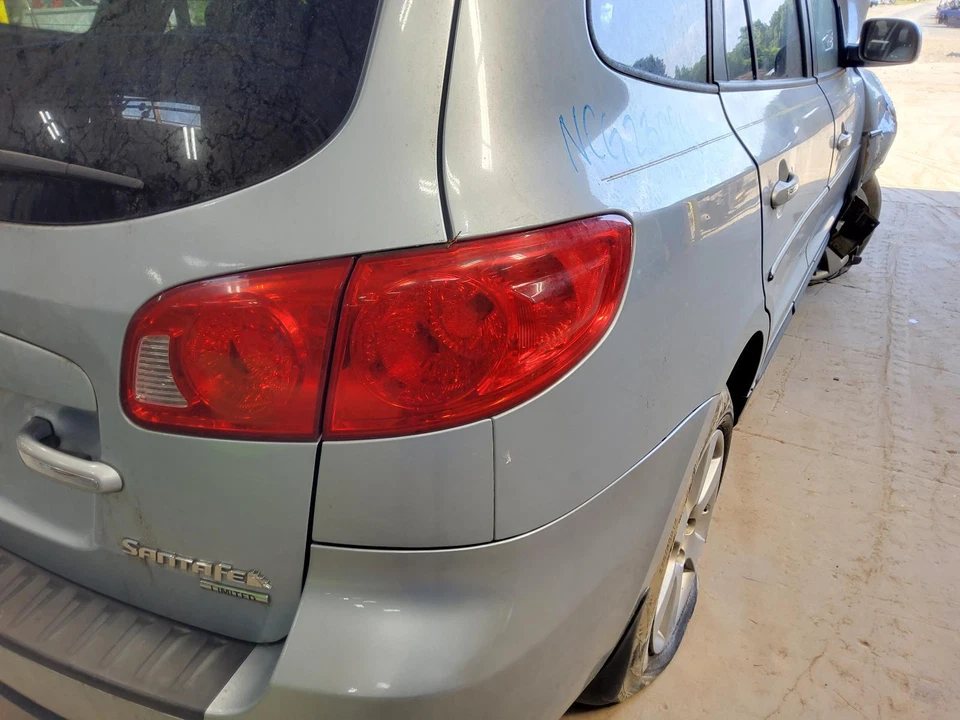 Conjunto de luz trasera derecha usado se adapta a: Hyundai Santa Fe 2008 cuarto montado en panel Foto 1 de 4