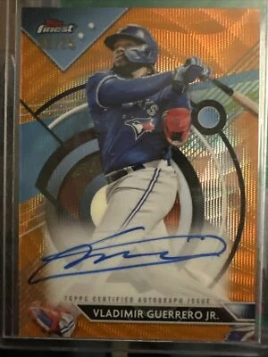 2023 Topps finest- Vladimir Guerrero Jr. - Autograph 02/25 - Image 1 of 2