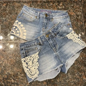 Franki & Jack Girls Blue Jean Short Shorts w/ White Lace Embroidery Sz S Summer - Picture 1 of 11