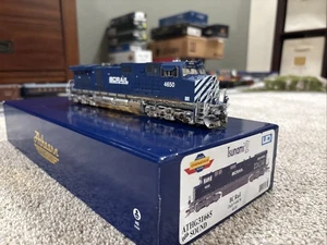 HO Scale Athearn BC Rail Dash 9-44CW 4650 DCC And Sound With Weathering￼ - Picture 1 of 9