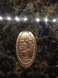 Disneyland Park Souvenir centavo prensado Winnie the Pooh sentado con olla de miel #140 - Imagen 1 de 2