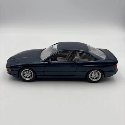 BMW 850i Welly escala 1/24 - azul oscuro - sin caja Foto 1 de 4