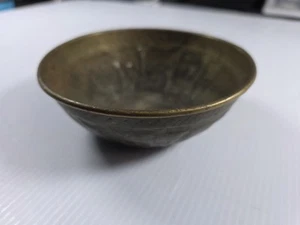 Antiguo cuenco de limosna de latón primitivo antiguo estilo islámico persa vintage - Imagen 1 de 6
