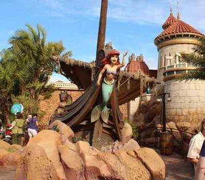 Walt Disney World New Fantasyland Journey of the Little Mermaid DVD - Foto 1 di 1
