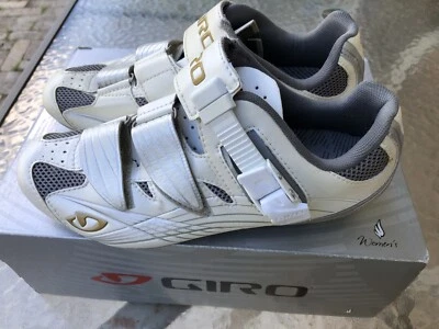 Zapatos de ciclismo de carretera Giro Solara para mujer blancos/plateados - 6,5 EE. UU. Foto 1 de 4
