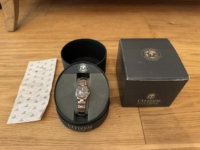 Novo na caixa relógio feminino Mickey Mouse Citizen Eco-Drive parques da Disney - Imagem 1 de 4