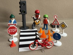 Playmobil Verkehrssicherheit Spielset Fußgängerüberweg Ampeln Verkehrsschilder Fahrrad - Bild 1 von 7