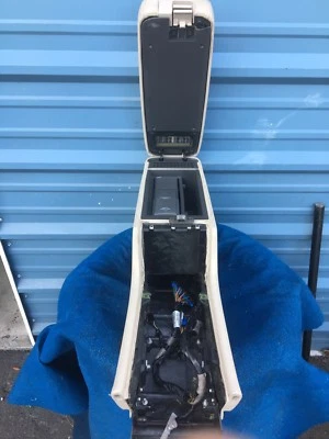 98-04 Cadillac Seville Center Console With Cd Charger Oem  - Image 1 of 4