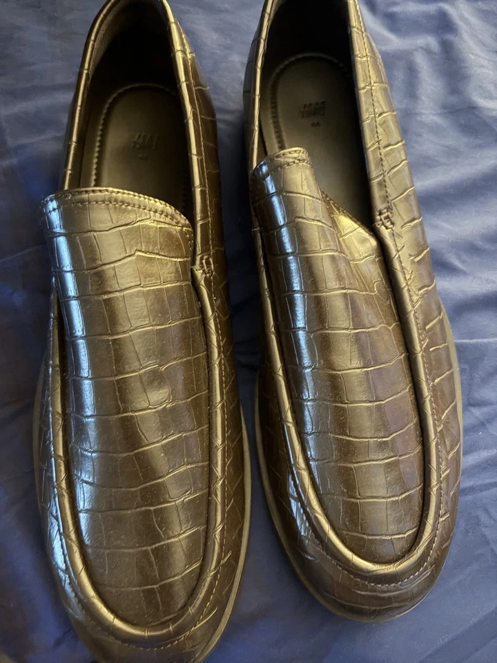 H&M Men’s Chocolate Crocodile Slip On Loafers Sz 10.5 *NEW* - Image 1 of 1