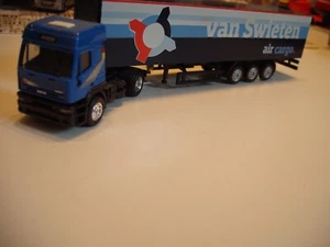 Herpa Iveco Koffer Sattelzug " van Swieten air cargo " Blau - Schwarz HO 1:87 - Imagen 1 de 1