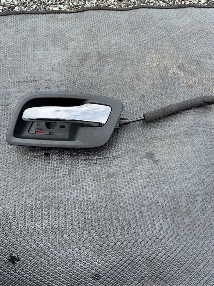 Chrysler 300 2016-2019 manija del panel de la puerta interior delantera derecha 5PF62DX9 OEM Foto 1 de 4