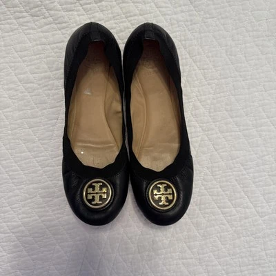 Sapatilhas de balé Tory Burch Caroline 2 em couro preto logotipo dourado, tamanho 7 M - Imagem 1 de 4