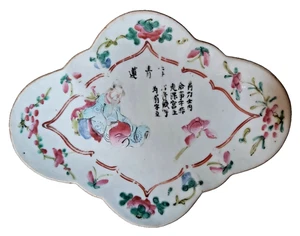 Coupe forme oblong sur piedouche Chine époque Daoguang 1820 - 50  famille rose 1 - Picture 1 of 11