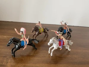 Antik Kunststoff bemalt Indianer & Pferde Konvolut - Bild 1 von 9