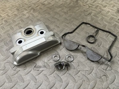 Suzuki RMZ450 2014 OEM MOTOR CULATA VÁLVULA CUBIERTA 11171-28H00 Foto 1 de 4