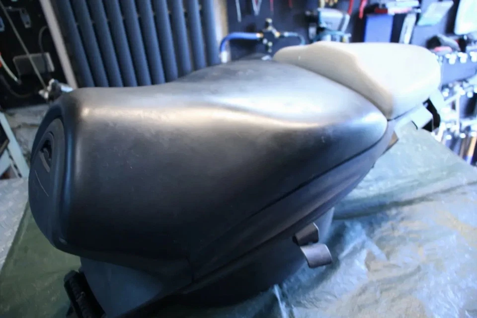 Sitzbank komplett Aprilia SR 50 R Factory ab 2004 2R000078 AP8229401 Seat Sella - Bild 1 von 4