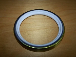 Mercedes-Benz Unimog 404 411 Getriebeausgang Öldichtung hinten - NEU - Bild 1 von 1