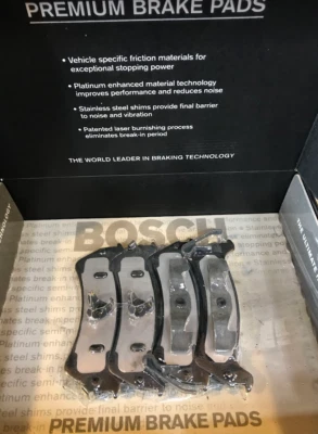 Conjunto de pastilhas de freio a disco traseiras Bosch Premium - #RBP666 - Compatível com Jeep Grand Cherokee 94-98 - Imagem 1 de 3