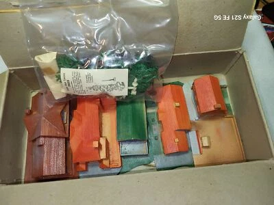 Juego de 5 árboles y postes de edificios a escala N serie Lone Star Eaglet 48/3019 #1 Foto 1 de 4