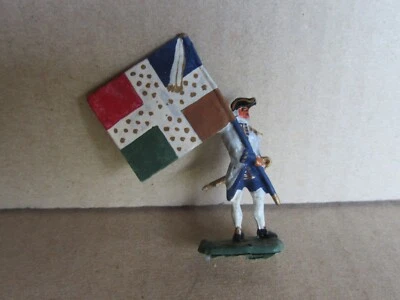 C313 Plat Etain Soldat Porte Drapeau Rgt de la Bretagne XVII Siècle H 4.6 cm - Photo 1/3