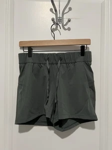 Lululemon On The Fly Short 3" Inseam Dark Forest Size 6 - Picture 1 of 5