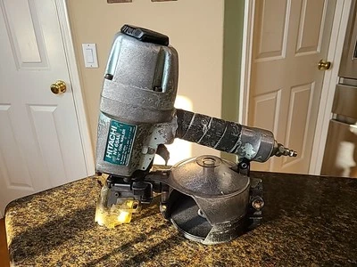 Hitachi NV65AH 1-1/2'' to 2-1/2" Coil Siding Air Nailer Tool Made In Japan EUC - Image 1 of 4