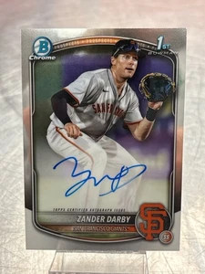 Zander Darby 2025 1° Bowman Chrome Rookie Card RC Auto (QUC025719) - Foto 1 di 2