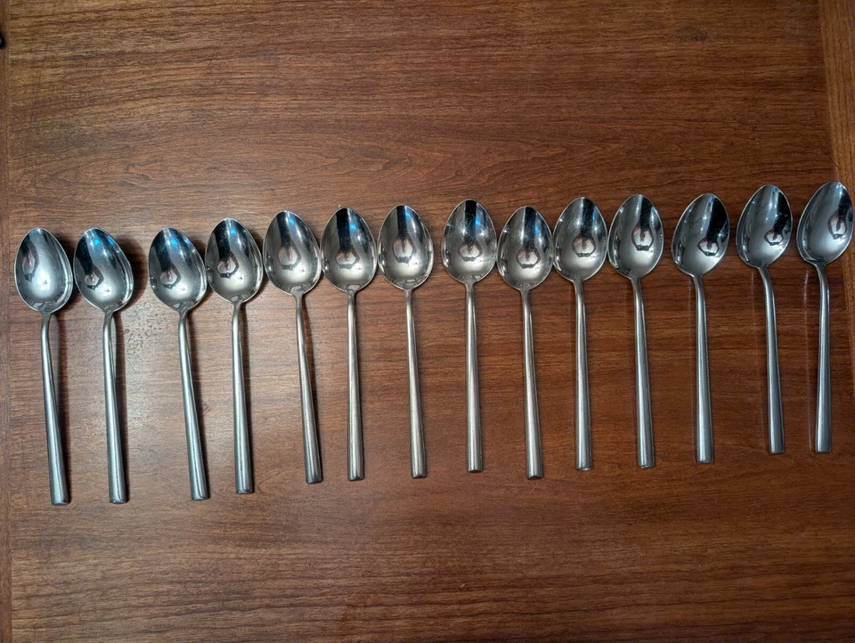 Cubiertos Crate and Barrel Cambridge, Oona (elige tus piezas) Foto 1 de 4