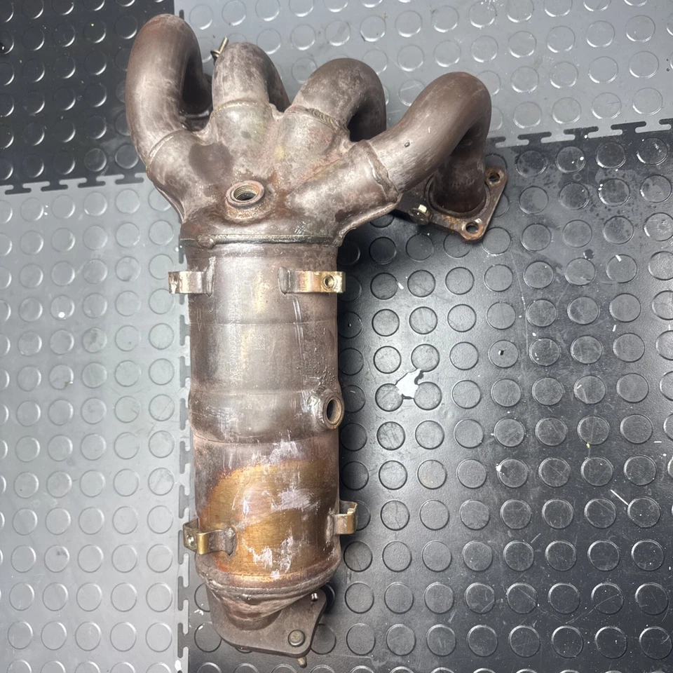 Jeep Cherokee 2014-2022 2,4 L tracción delantera colector de escape OEM 68234997AC Foto 1 de 4