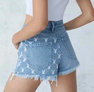 Pantalones Cortos Para Mujer Juniors Playboy by Pacsun Denim Corte Con Estampado De Conejito Talla 23 - Imagen 1 de 13