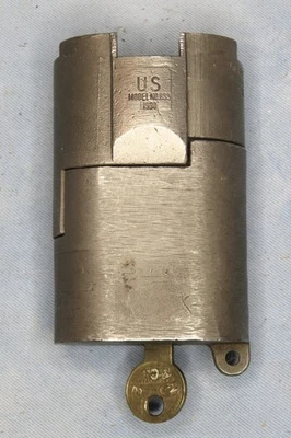 Sargent & Greenleaf  No. 833 Series 1990 USGI Padlock w/ 1 Key Armored Lock - Image 1 of 3