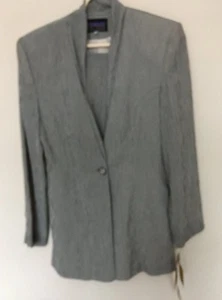 Women Forwear New York Suit - Picture 1 of 3
