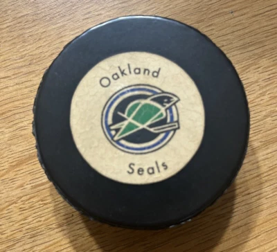 VINTAGE OAKLAND SEALS RAWLINGS HOCKEY PUCK CANADA - Image 1 of 4
