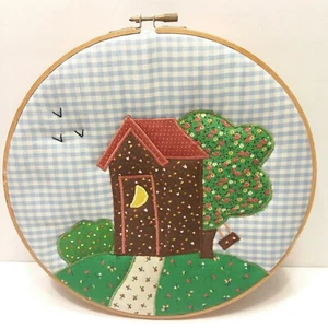 VTG Wooden Embroidered Hoop Frame Quilted 10" Outhouse Tree Country Primitive - Picture 1 of 8
