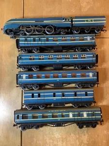 Hornby Dublo 3 Rail LMS 4-6-2 Coronation Class 6245 Coronation + 5 Coaches - Picture 1 of 9